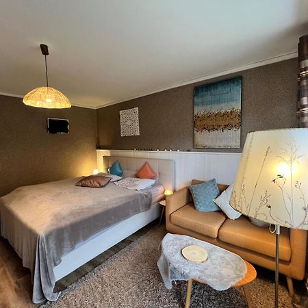 Marburg Apartment Pfiffige Luisa In Ruhiger Waldrandlage Mit Balkon Und Wintergarten Екстериор снимка