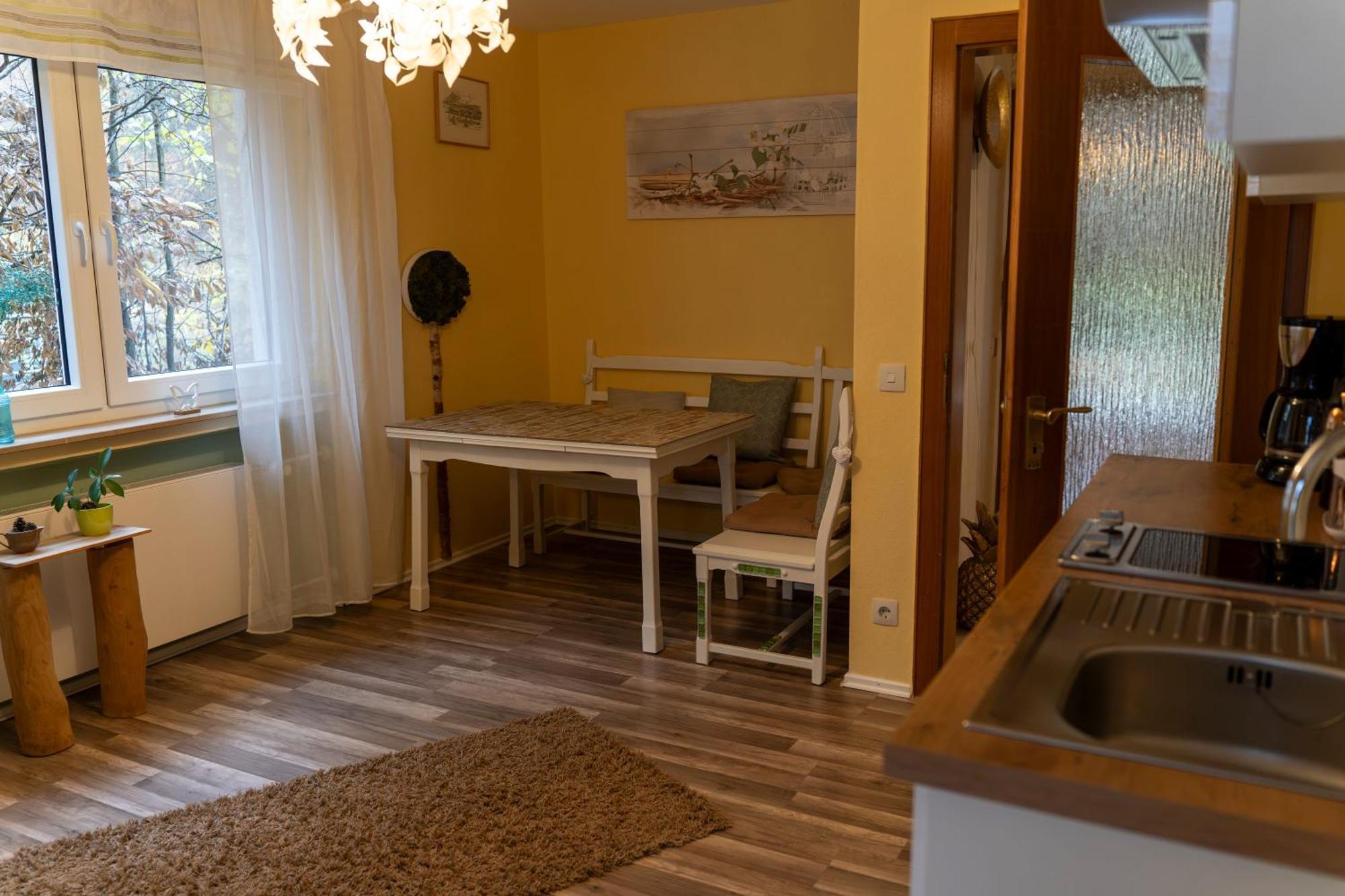 Marburg Apartment Pfiffige Luisa In Ruhiger Waldrandlage Mit Balkon Und Wintergarten Екстериор снимка